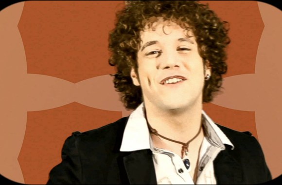 VIDEO kadras: Danielis Digesas „Help! (Ayudame)“