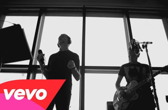 VIDEO kadras: „Depeche Mode“ studijoje gyvai atlikta naujojo albumo daina „Broken“