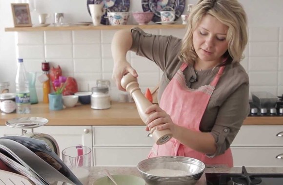 VIDEO kadras: Beatos Nicholson kepta kvietinė duona