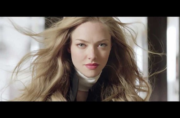 VIDEO kadras: „Givenchy“ kvepalų „Very Irresistible“ reklama su Amanda Seyfried