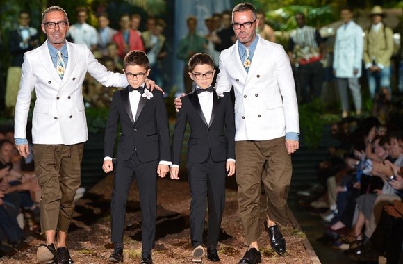 Dizaineriai Deanas (kairėje) ir Danas Catenai