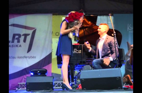 jazzu-koncertas-pianolt-terasoje