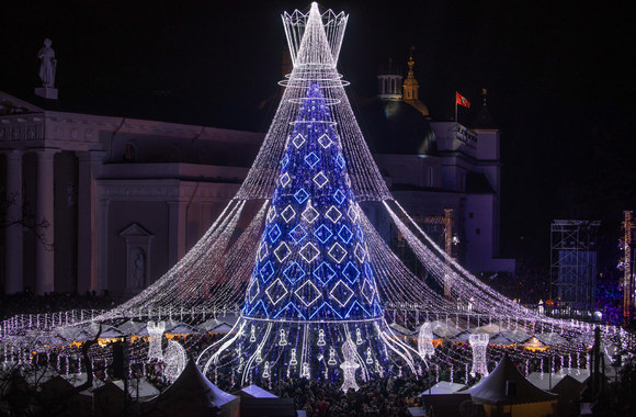 Vilniuje įžiebta Kalėdų eglė/Irmanto Gelūno/„Žmonės Foto“ nuotr.