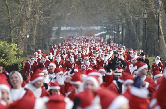 Kalėdų senelių bėgimo akimirka