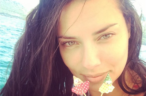 Adriana Lima atostogavo Juodkalnijoje