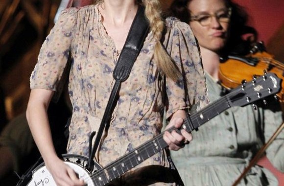 1 vieta – 22-ejų metų kantri dainininkė Taylor Swift – 57 mln. JAV dolerių