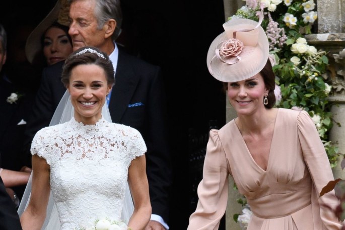 Kembridžo hercogienė Catherine su seserimi Pippa Middleton josios vestuvių dieną / Vida Press nuotr.