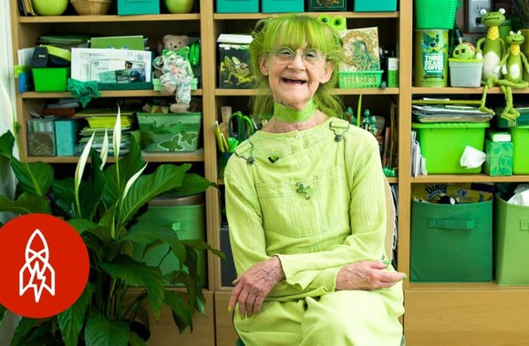 green-with-happiness-meet-the-jolly-green-lady-of-brooklyn