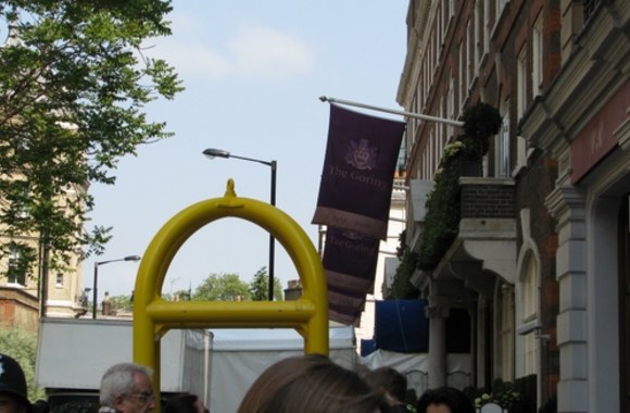 Žurnalistų apgultis prie The Goring viešbučio