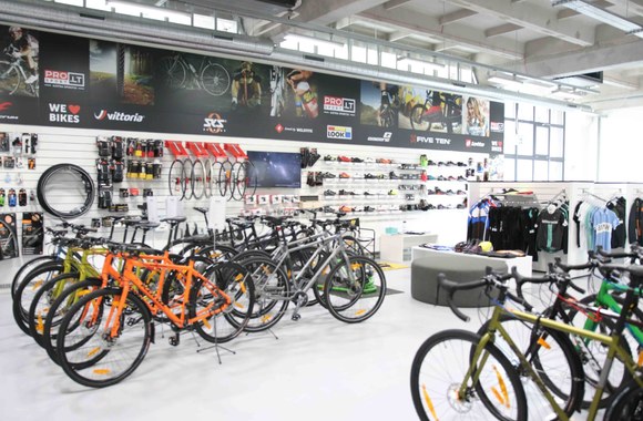 Dviračių mados tendencijų pristatymo akimirka