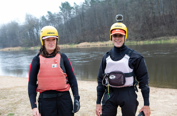 Italai Andrea Ricci ir Alessandra Pieroncini irklente plaukia iš Vilniaus į Rusnę/Pauliaus Peleckio/„ŽMONĖS Foto“ nuotr.
