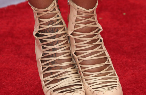 Atlikėjos Brandy Norwood aukštakulniai