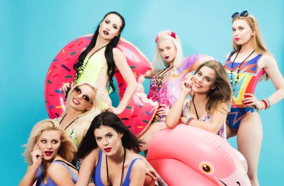 Dainininkė Ingrida Kazlauskaitės ir šokių grupės „Girls Only“ fotosesijos akimirka
