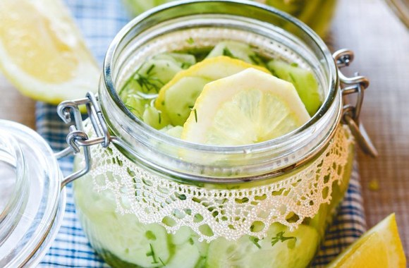 Saldi agurkų mišrainė