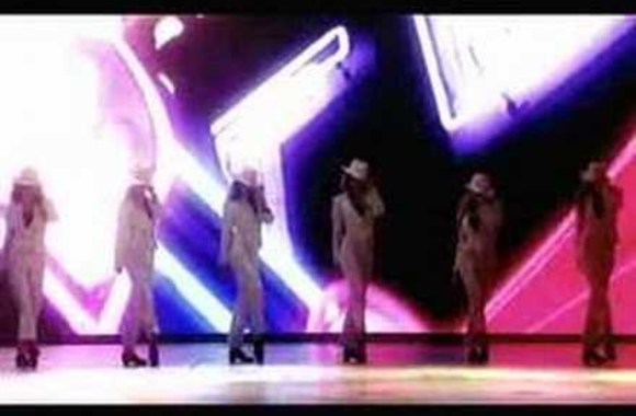 VIDEO kadras: Šokis „Al Capone“ iš šokių šou „Keltų tigras“ (angl. Celtic Tiger). Šoka M.Flatley