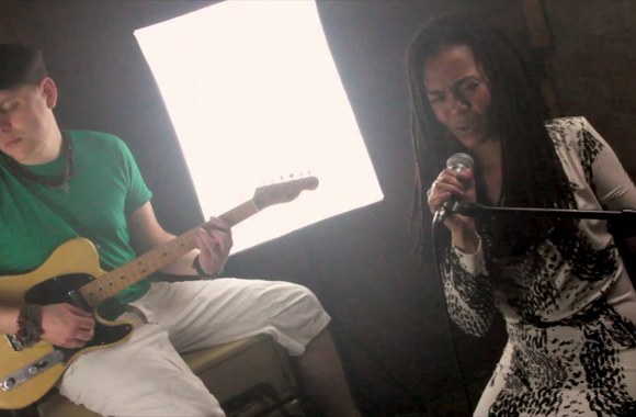 VIDEO kadras: Zuwa „Something Good“