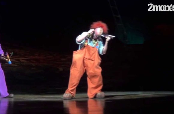 VIDEO kadras: „Cirque du Soleil\" pasirodymas „Alegria\" 