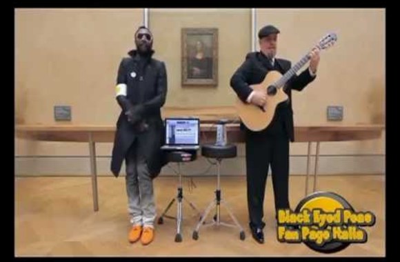 VIDEO kadras: Will. I. Am pateko į Paryžiaus Luvro muziejų antrą valandą ryto, kad galėtų įrašyti savo dainos „Smile Mona Lisa“ fragmentą prie garsiojo Leonardo da Vinci paveikslo.
