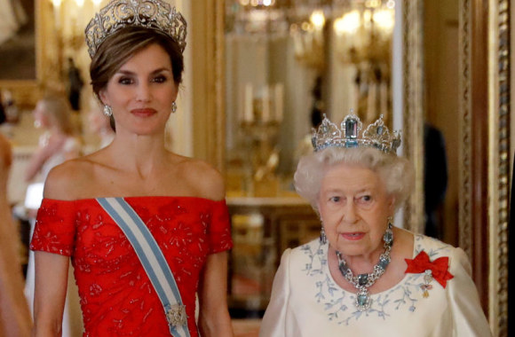 Ispanijos karalienė Letizia ir Jungtinės Karalystės monarchė Elizabeth II 