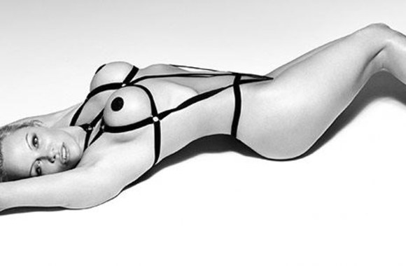 Pamela Anderson tapo "Coco de Mer" intymių drabužių kolekcijos veidu