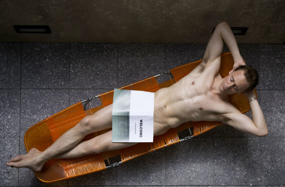 Tomas Hiddlestonas filme „Aukšta klasė“