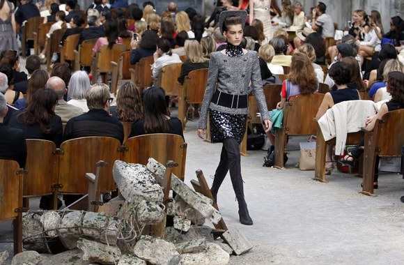 „Chanel“ aukštosios mados modelis