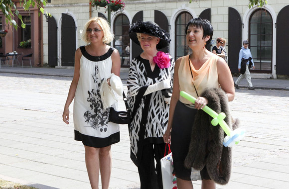 Vida Gidrienė (centre)