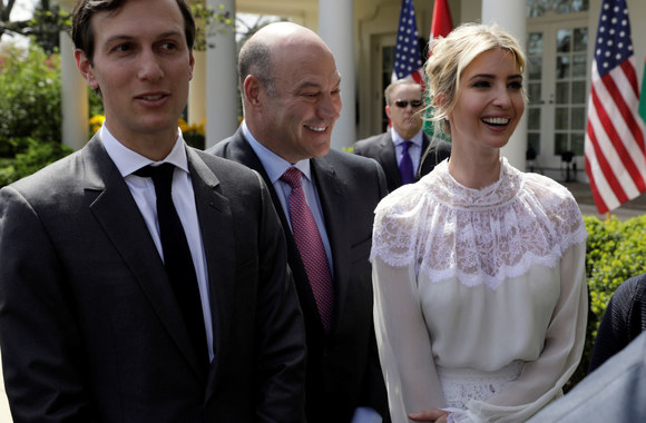 JAV prezidento Donaldo Trumpo duktė Ivanka Trump su vyru Jaredu Kushneriu