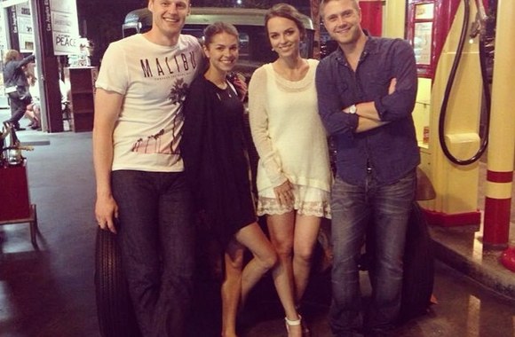 Viktorija ir Martynas Pociai su Evelina Anusaukaite-Young ir Adamu Youngu