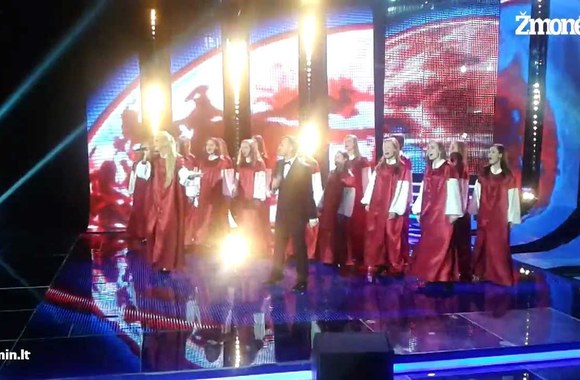 VIDEO kadras: Aistis Mickevičius ir Neringa Šiaudikytė – „Oh Happy Day“