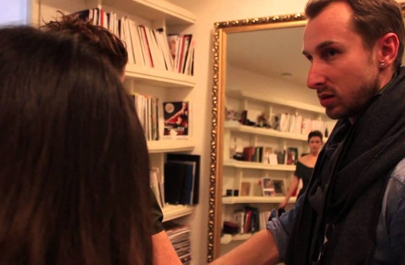 VIDEO kadras: Kostiumų primatavimas Kęsto Rimdžiaus studijoje: