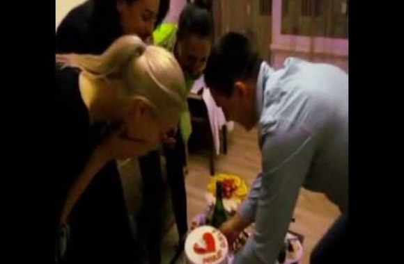 VIDEO kadras: „Pinup Girls“ metė iššūkį savo gerbėjams