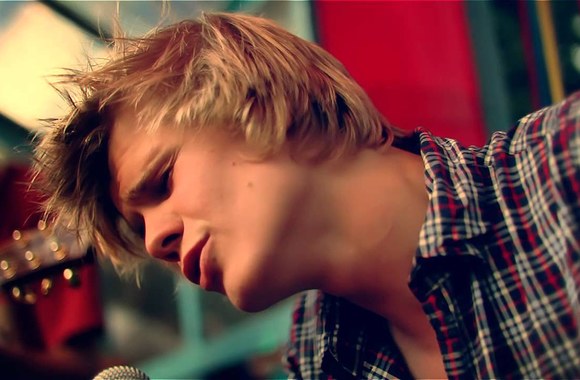 VIDEO kadras: Garbanotas bosistas „I Thought“: