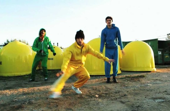 VIDEO kadras:  „Liūdni slibinai“ – „Netvarka“