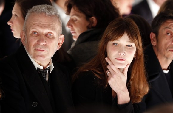 Jeanas Paulis Gaultieras ir Carla Bruni-Sarkozy