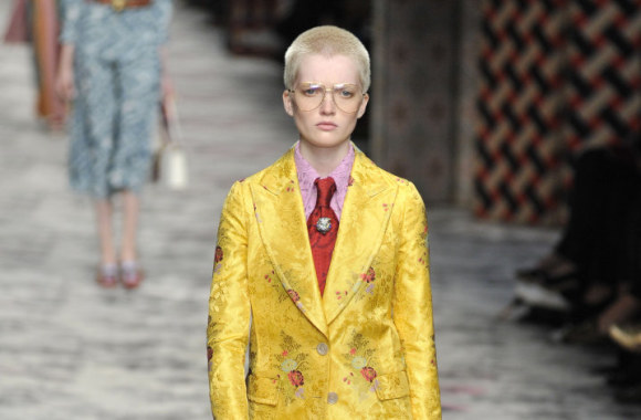 „Gucci“ 2016 m. pavasario-vasaros kolekcijos modelis