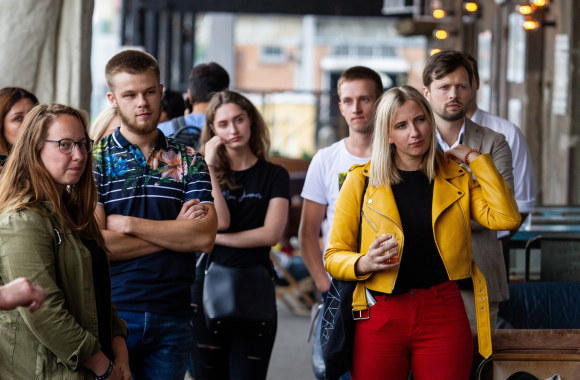 Fotografijų parodos „Uždaros teritorijos: Φ langas“ atidarymas bare „Peronas“/ Pauliaus Peleckio nuotr.