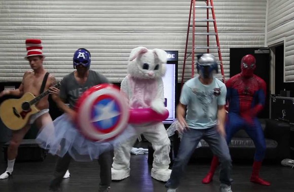 VIDEO kadras: Grupės „Backstreet boys“ sukurtas „Harlem shake“ šoks