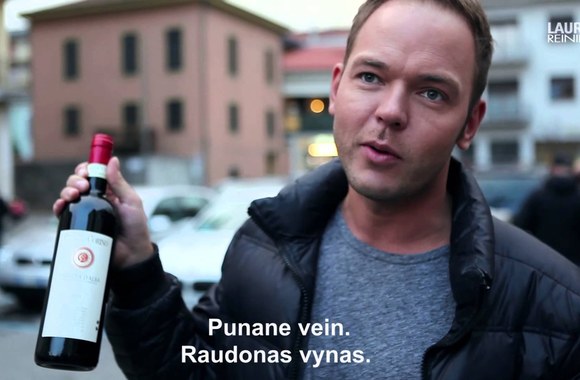 VIDEO kadras: Lauris Reinikis, Luisa Värk ir Liepa Mondeikaitė Italijoje dalyvavo vaizdo klipo filmavime