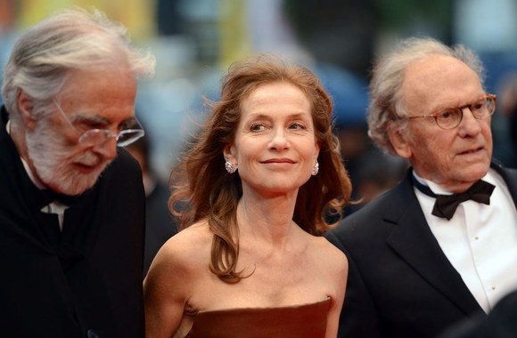 Austrų režisierius Michaelas Haneke (kairėje) bei prancūzų aktoriai Isabelle Huppert ir Jeanas-Louisas Trintignant
