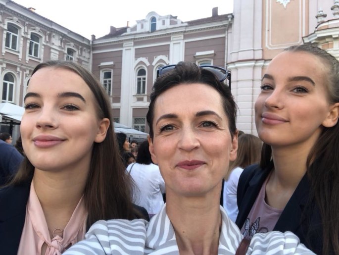 Kristina Savickytė-Damanskienė su dukromis Justina ir Gabija / Asmeninio archyvo nuotr.