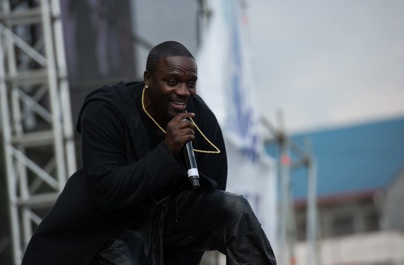 Akon koncertas Gomos oro uoste