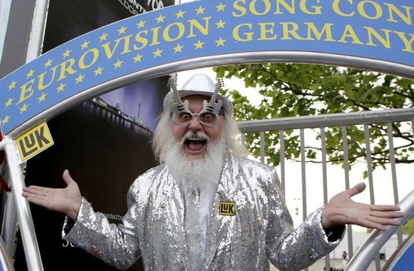 Palaikyti savo favoritų gerbėjai atėjo ryškiai pasipuošę.