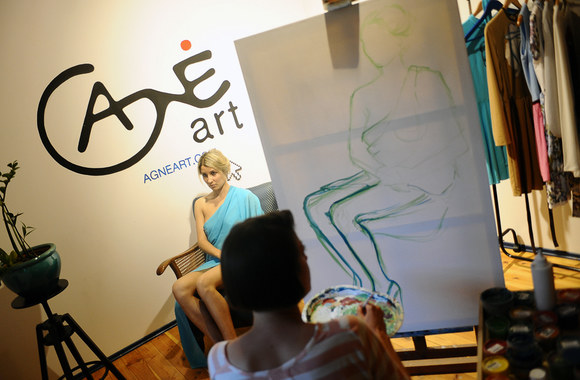 Agnė Kišonaitė tapo moters aktą