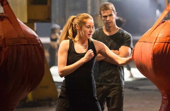 Shailene Woodley ir Theo Jamesas filme „Divergentė“