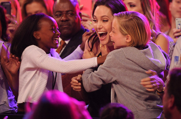 Angelina Jolie su dukromis Zahara ir Shiloh