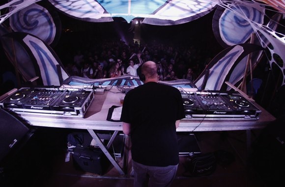 dj-cubixx-live-woodstower-2015-hadra-stage