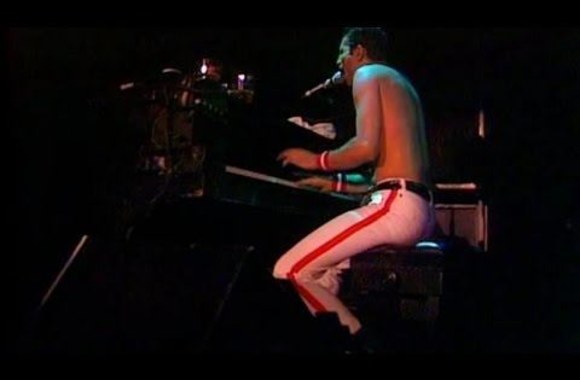 queen-bohemian-rhapsody-live-at-the-bowl-1982