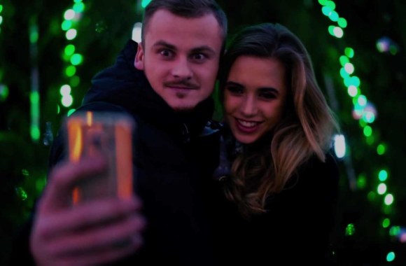 Eglė Jurgaitytė „Justinas Trio“ vaizdo klipe „Skubėkim lėtai“