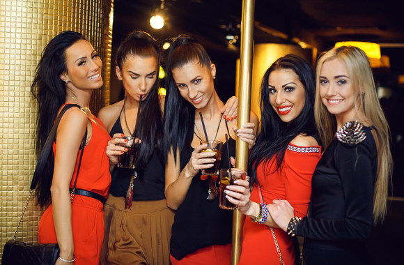 Greta Lebedeva su bičiulėmis